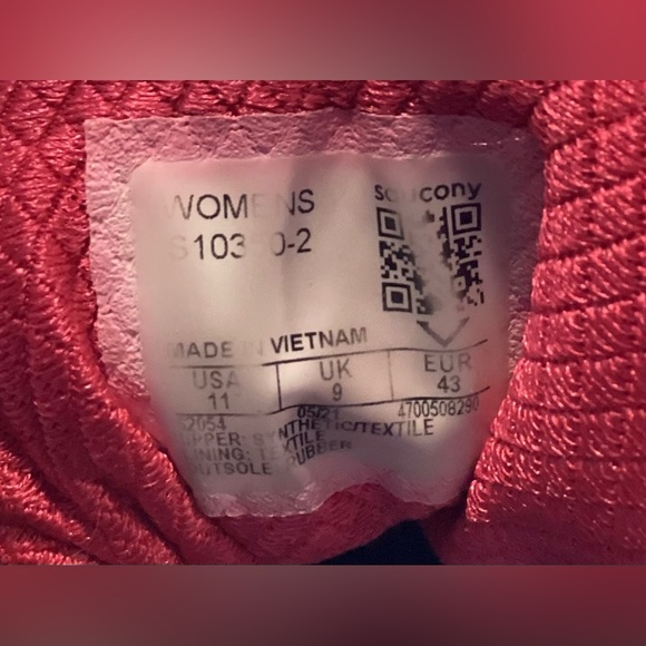 Saucony size 11 Women’s Running Shoes pink and silver Style S10350-2 - Picture 10 of 16